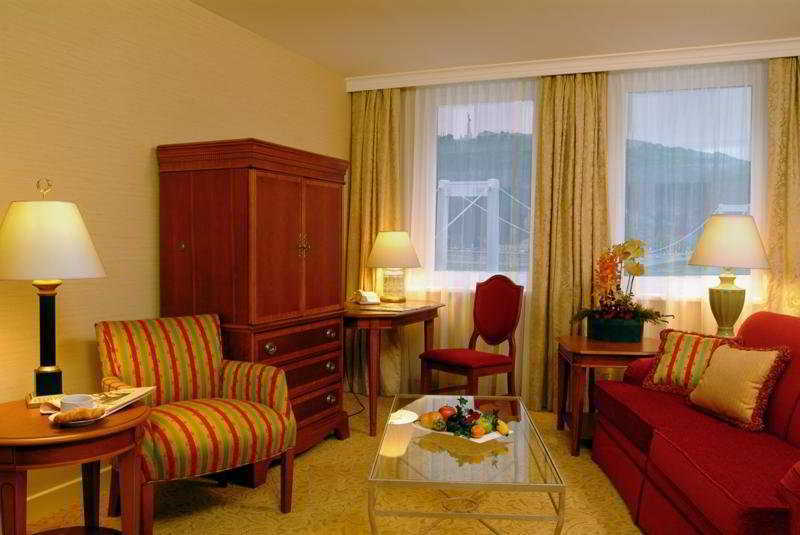 Millennium Court, - Marriott Executive 4*