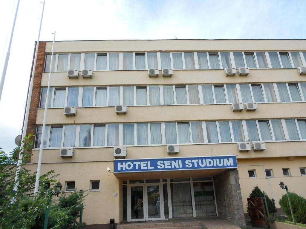 Hotel Seni Studium 3*
