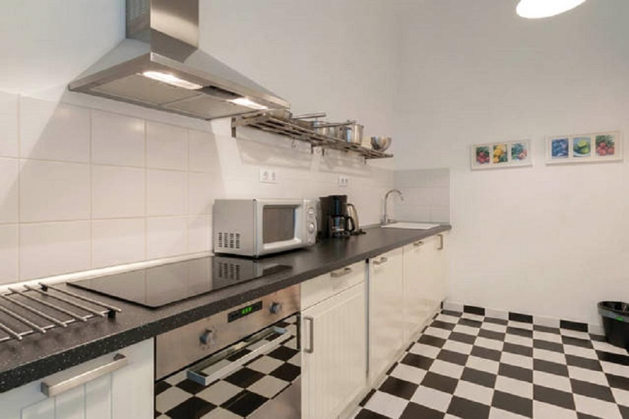 Black & White At Nyugati Station - 3 Separate Br Apartamento Budapeste