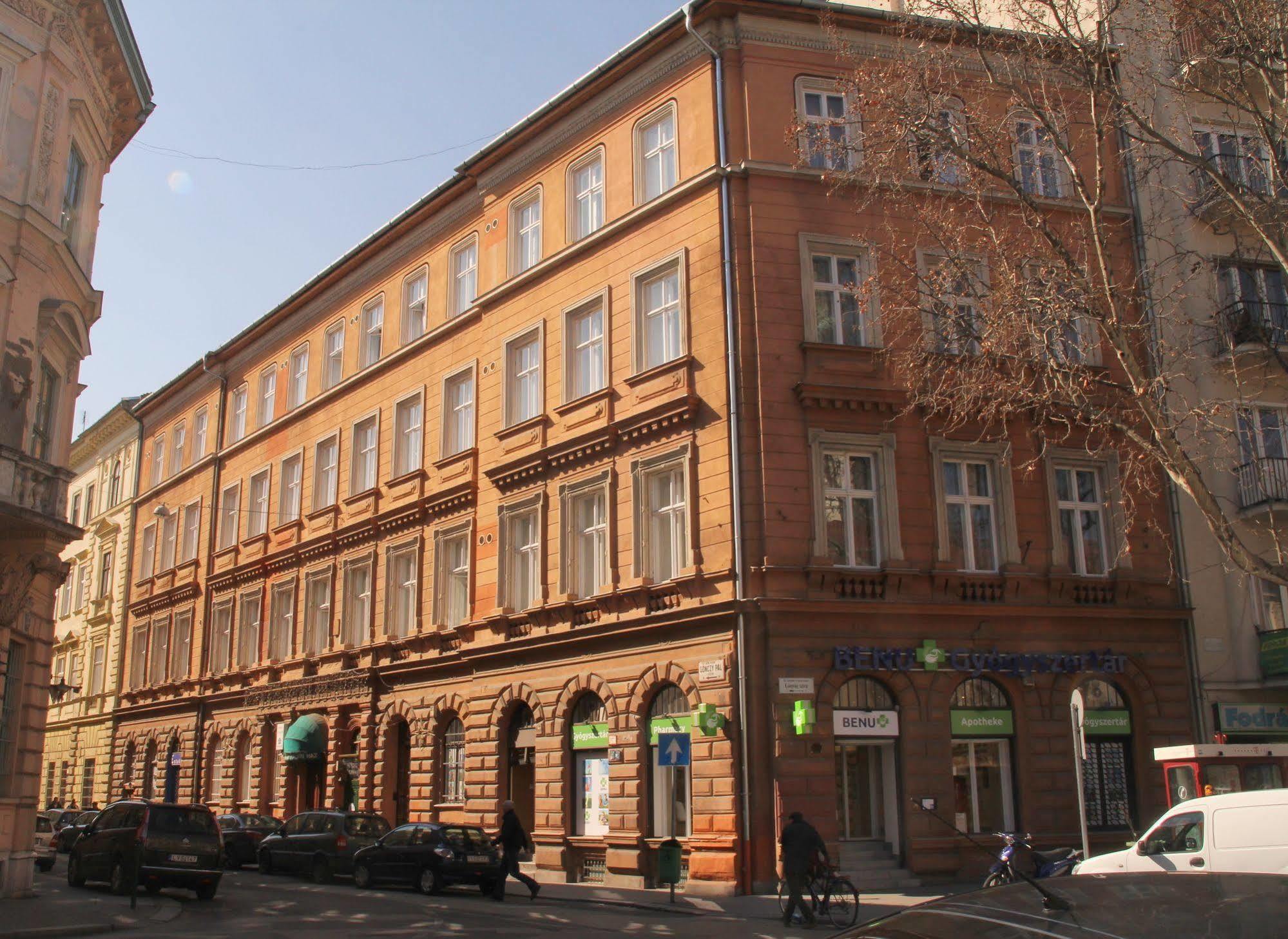 Kalvin House Aparthotel