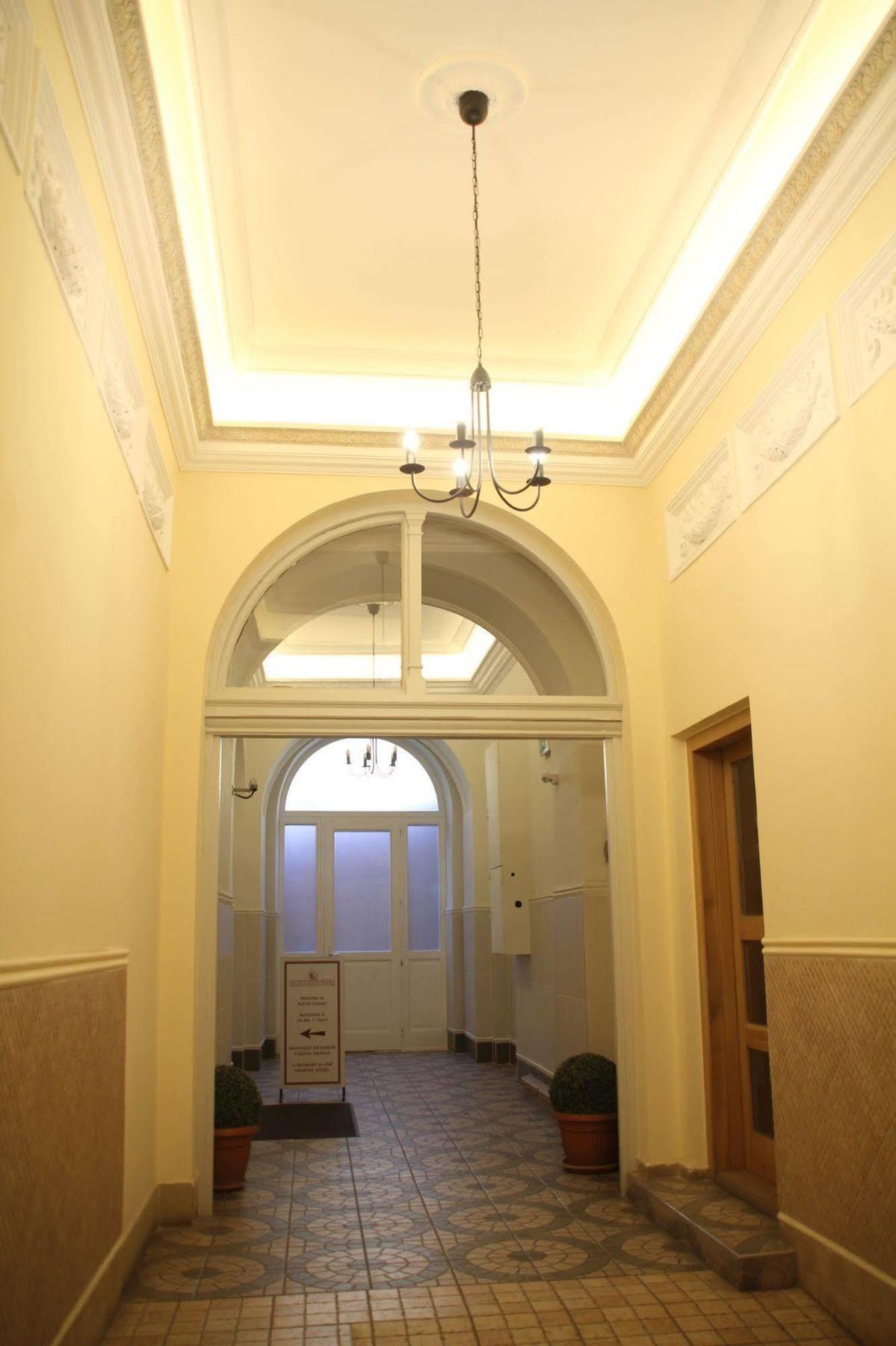 Aparthotel Kalvin House 3*