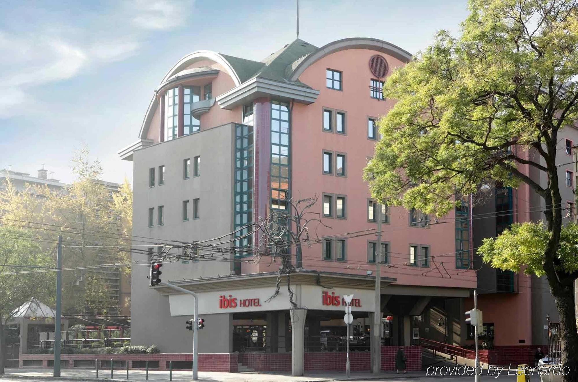 Ibis Heroes Square Hotel 3*