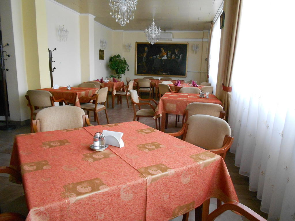 Seni Studium Budapest