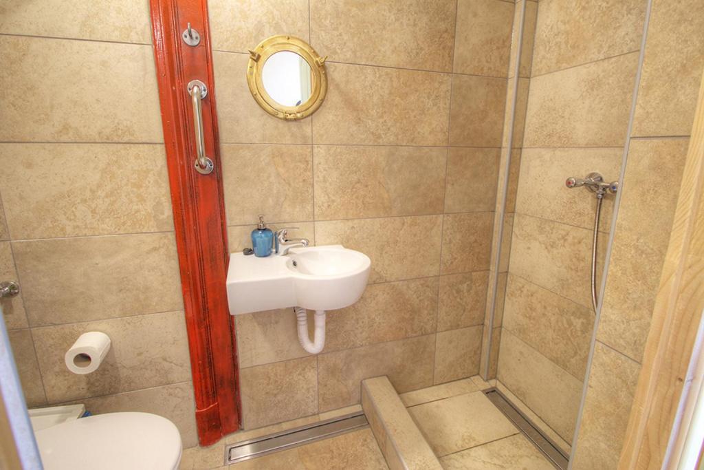Lavender Circus Hostel, Doubles & Ensuites * Budapest
