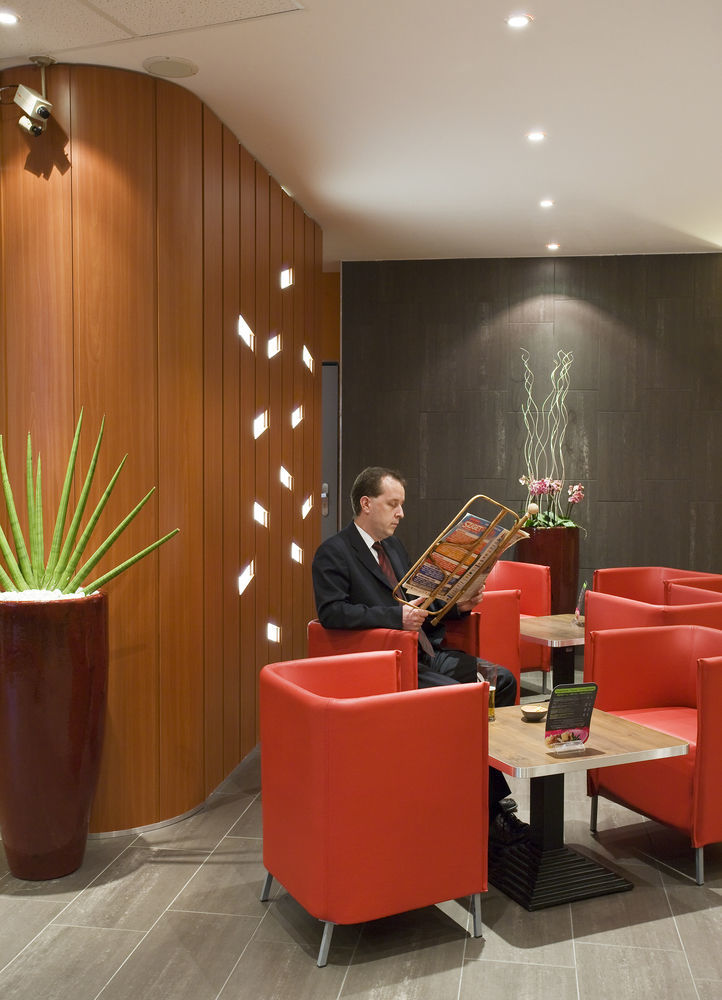 Ibis Heroes Square 3*