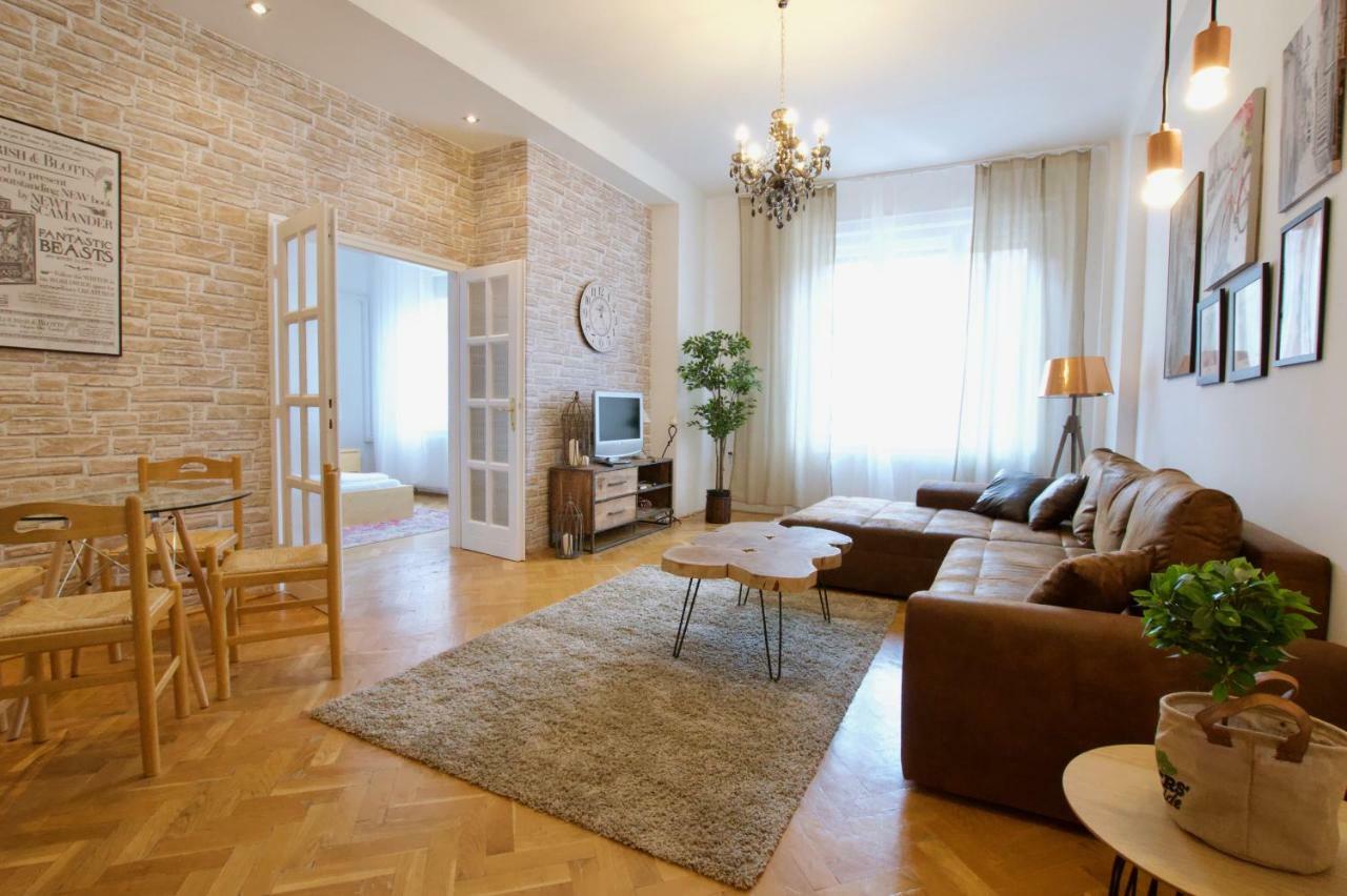 Standard By Hi5 - Madach Imre 1 * Budapest