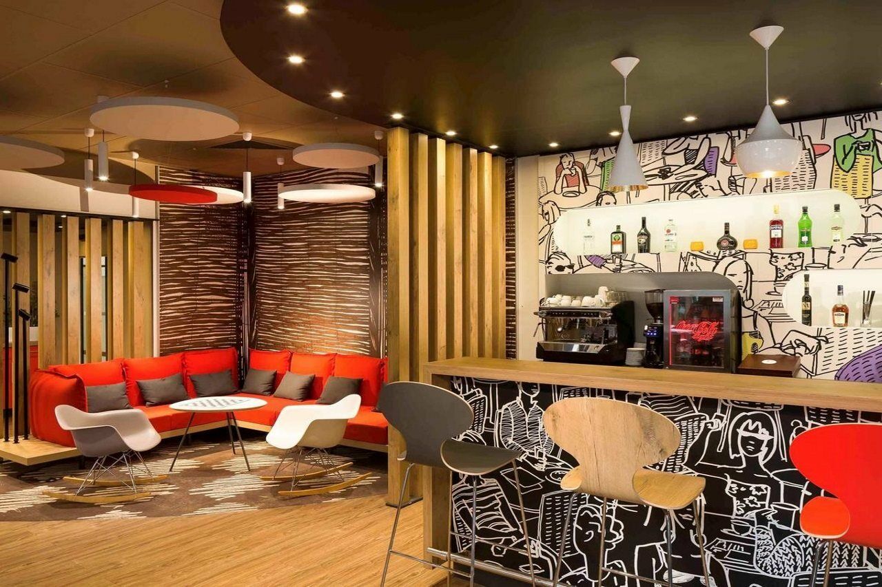 Ibis Heroes Square Hotel 3*