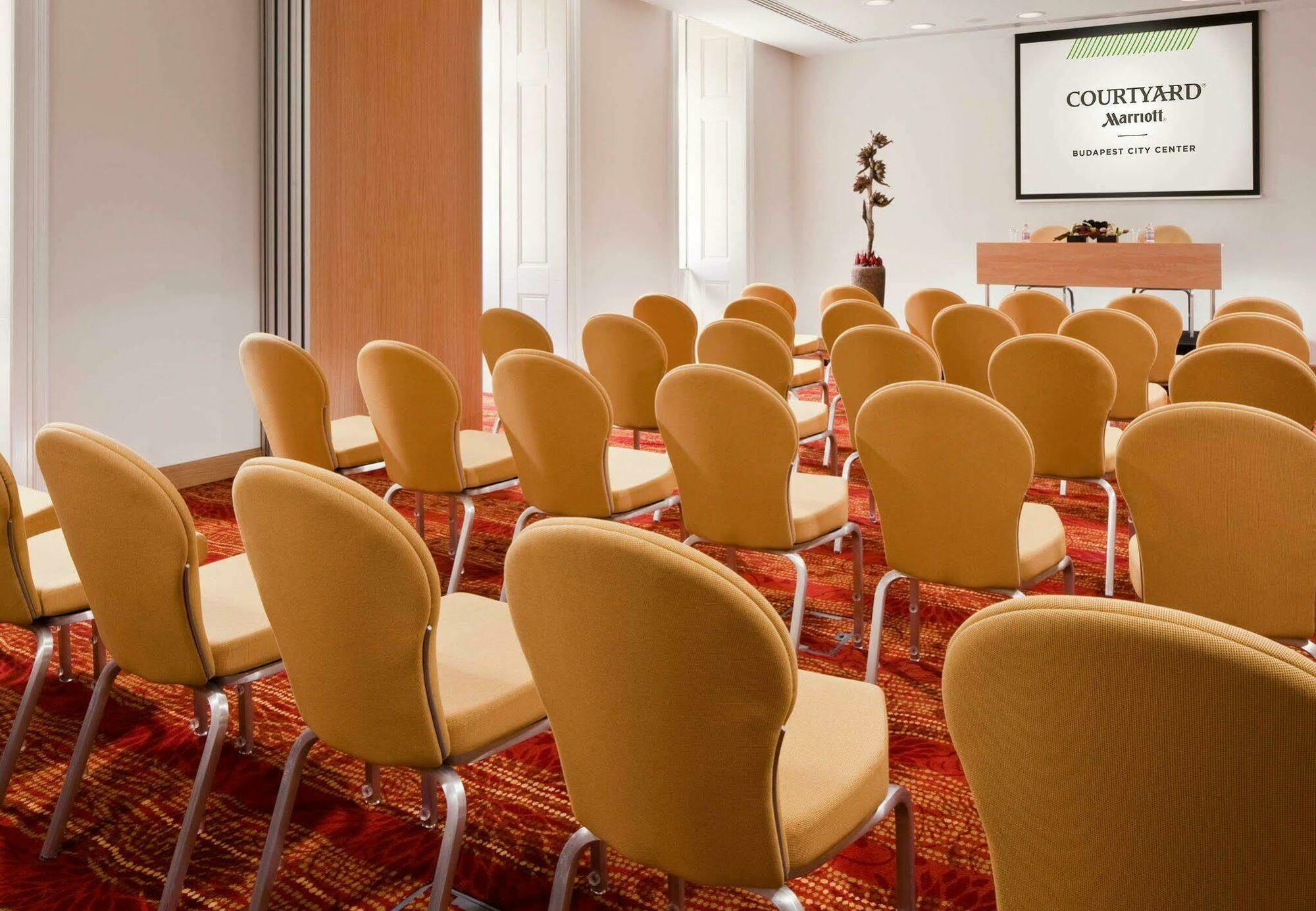 Hotel Courtyard By Marriott Center Budapest