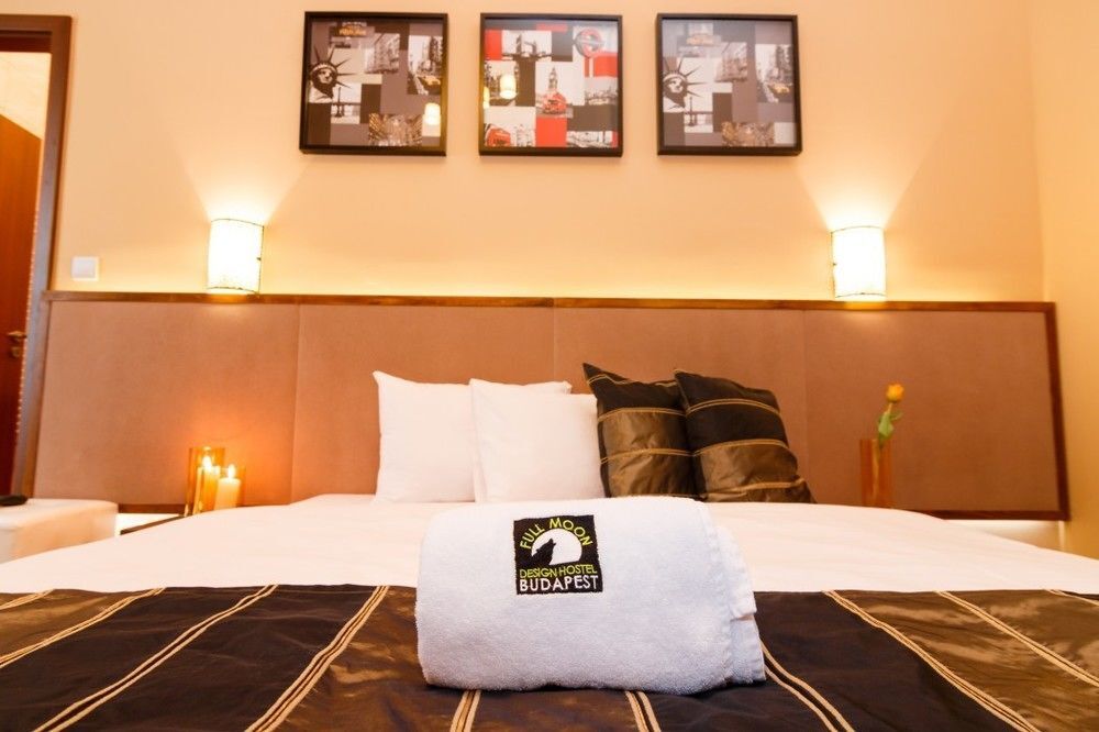 Full Moon Hotel 3*