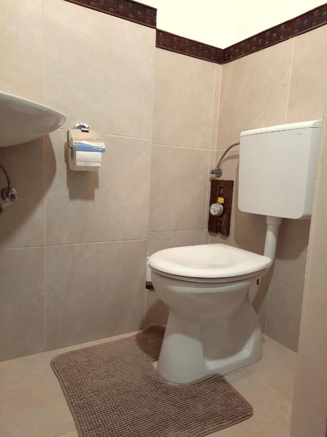 Apartment Gold