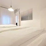 Budget Apartment By Hi5 - Mozsar