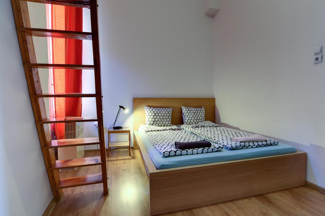 Pal'S Hostel And Apartments Hostel *