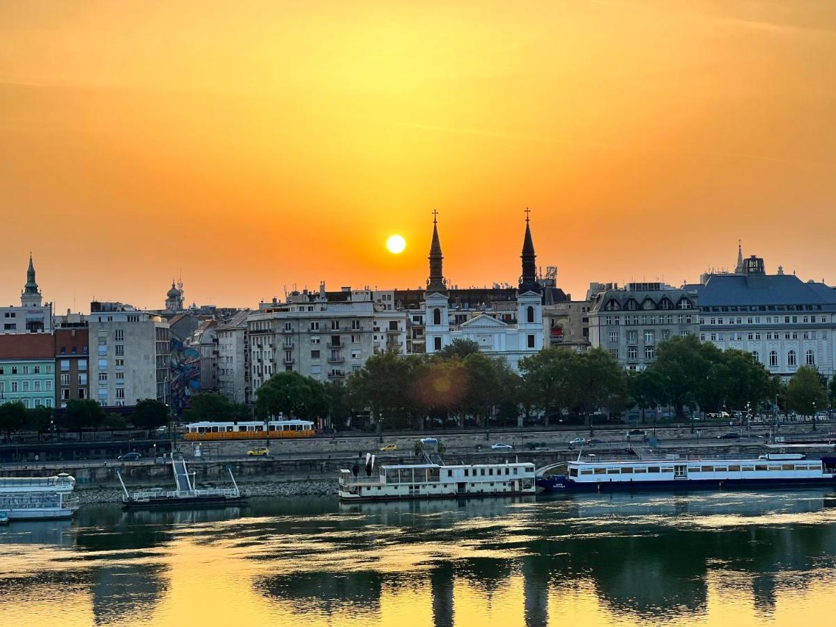 Luxury With A Beautiful View For The Danube River Apartment