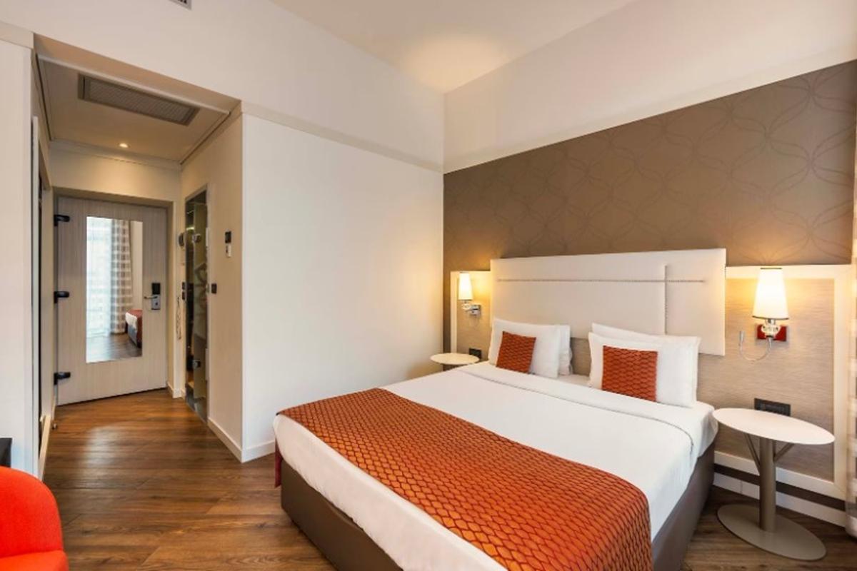 Parlament Hotel 4*