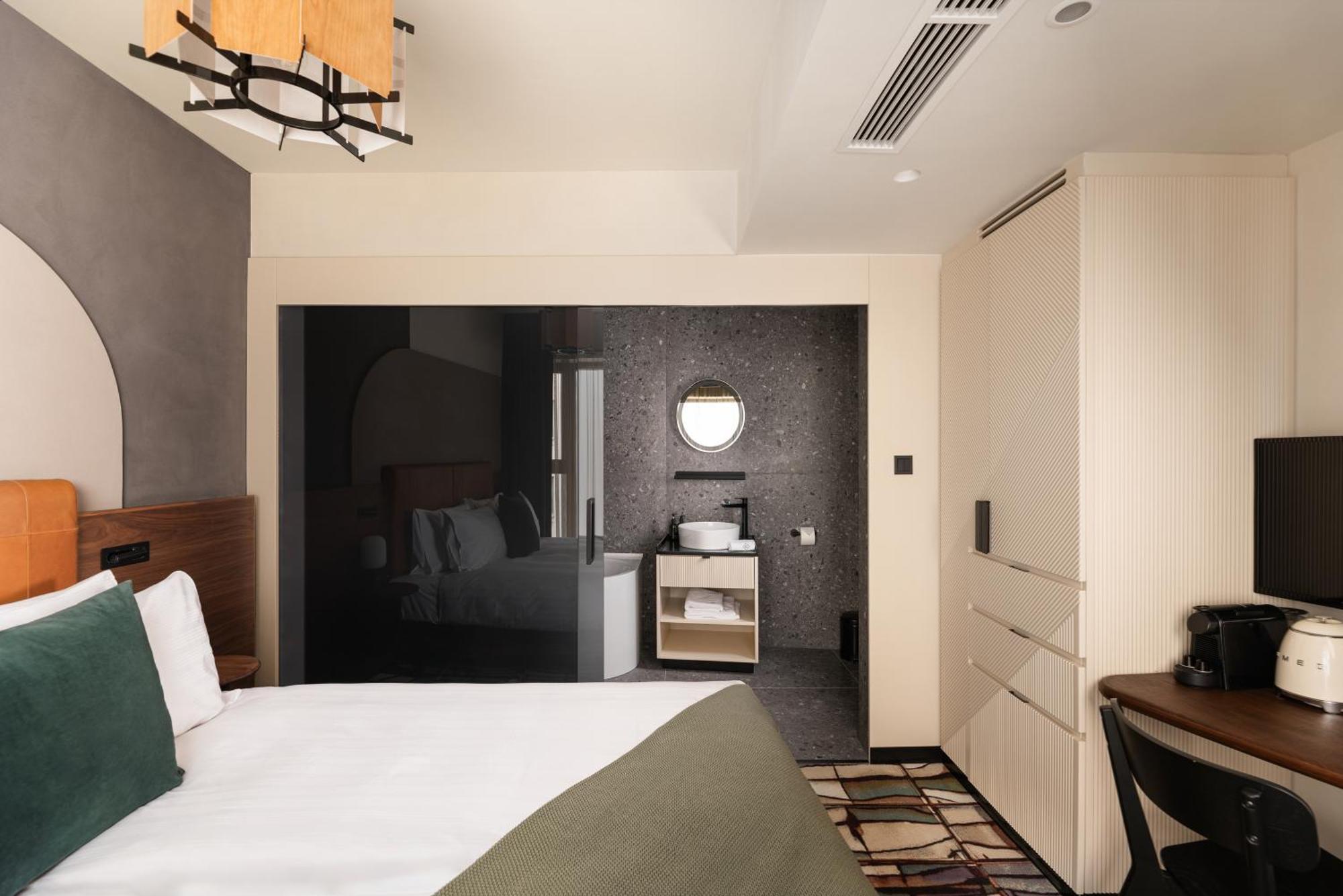 Gin Hotel 4*