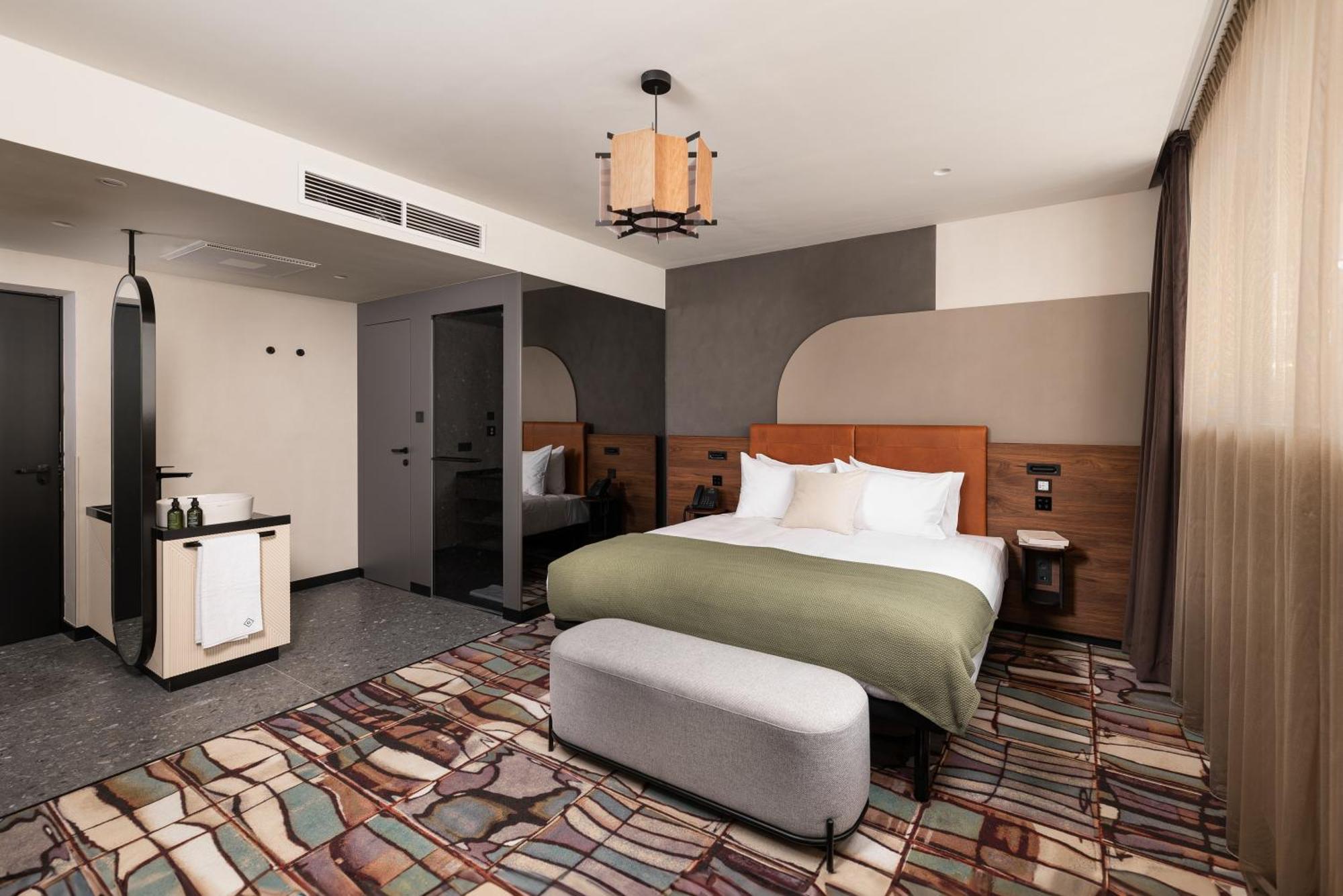 Gin Hotel