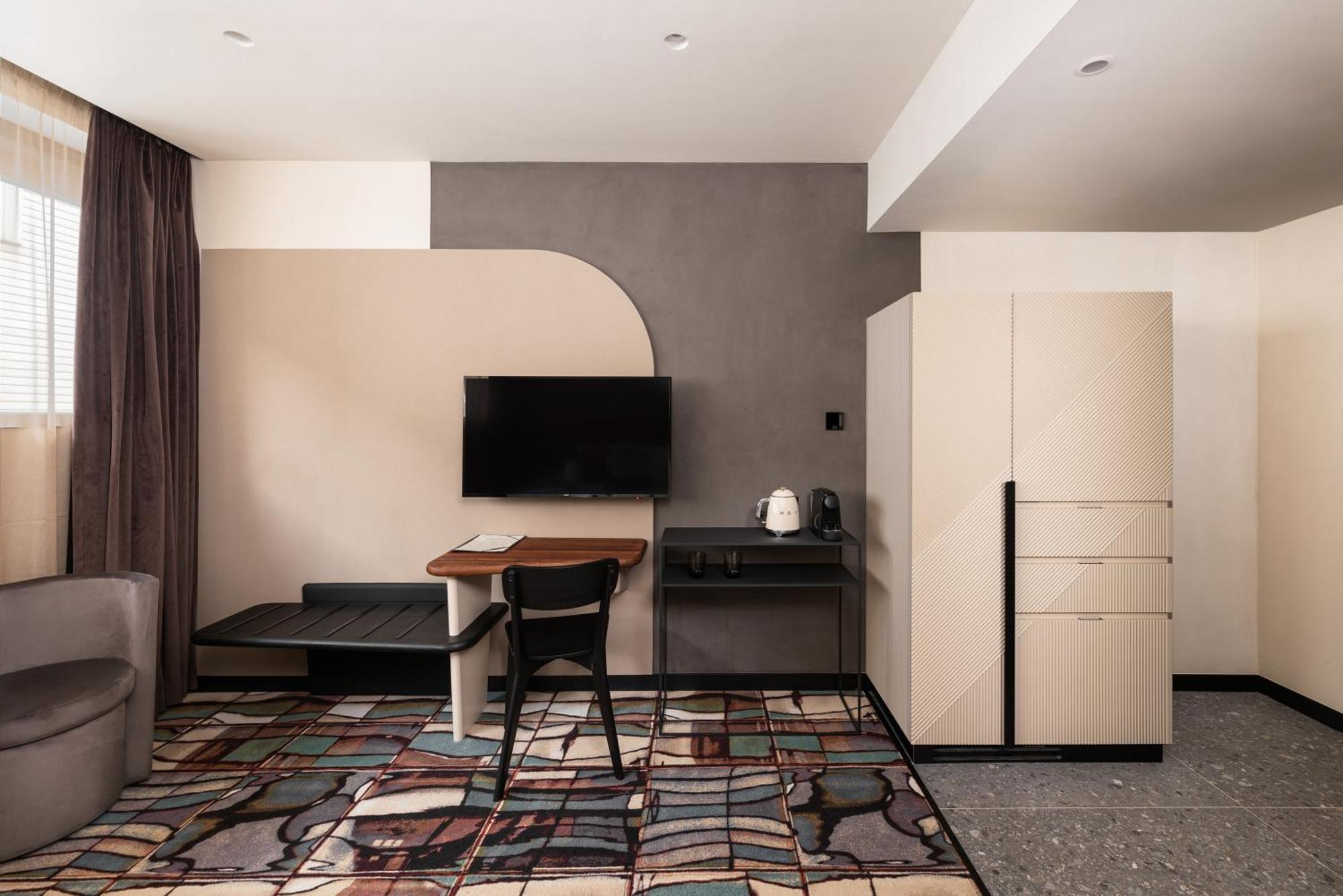 Gin Hotel 4*