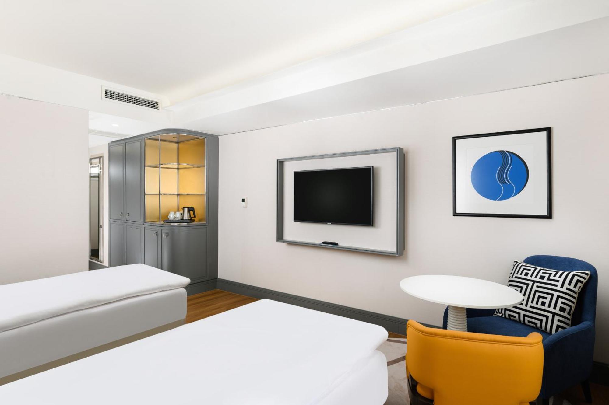 Danubius Astoria Center 4*