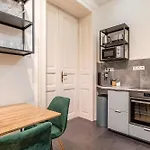 Aviator Luxury Apartment In The City Center