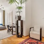 Aviator Luxury Apartment In The City Center