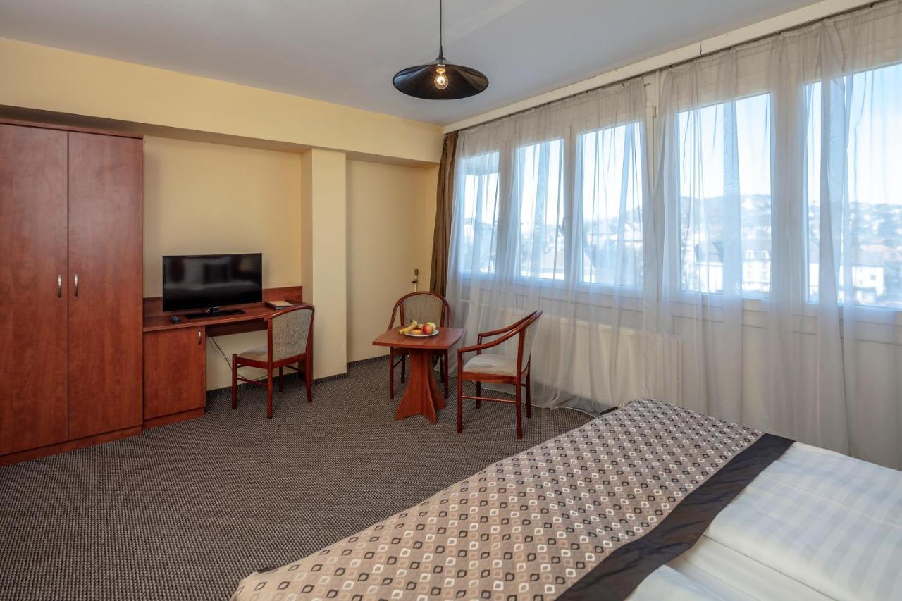 Charles Aparthotel