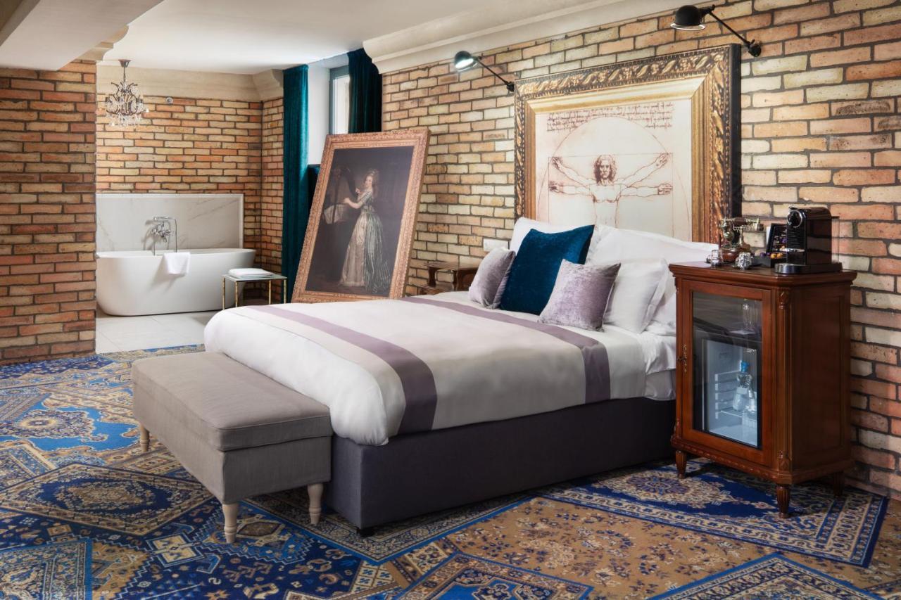 Hotel Mystery 5*