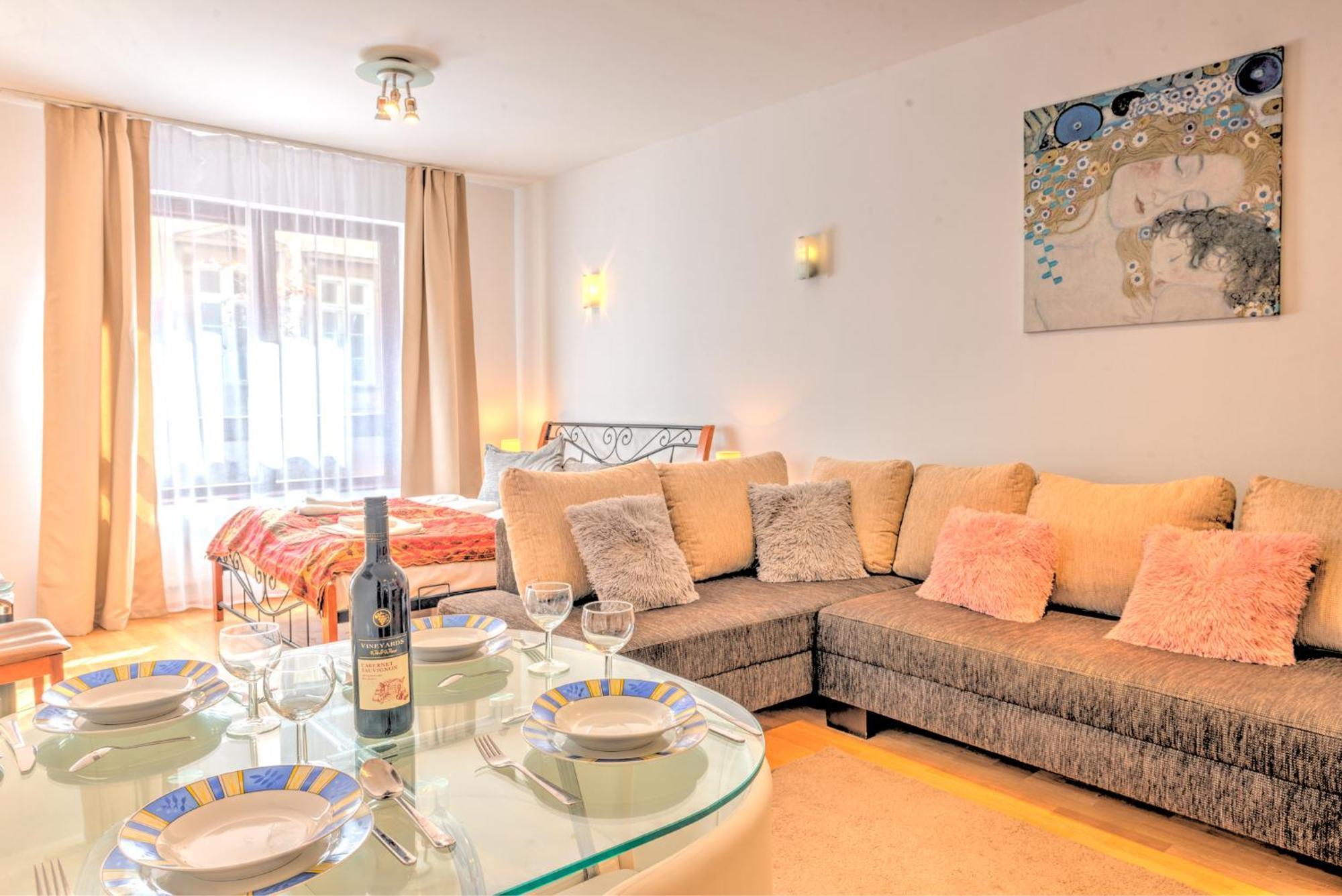 Central Downtown Apartman